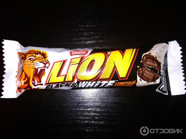 Шоколадный батончик Nestle Lion BlackWhite фото