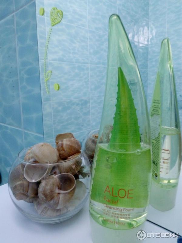 Очищающая пенка для умывания Holika Holika Aloe Cleansing Foam с алоэ фото