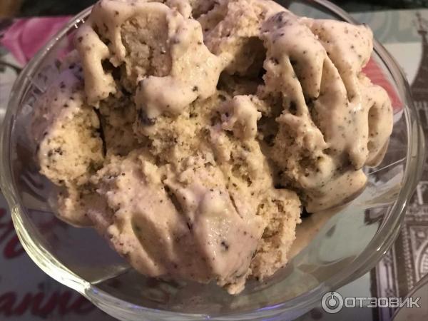 Мороженое сливочное Baskin Robbins Сливки с печеньем фото