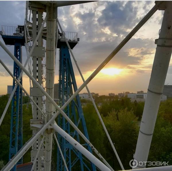 Колесо обозрения в Измайловском парке культуры и отдыха (Россия, Москва) фото