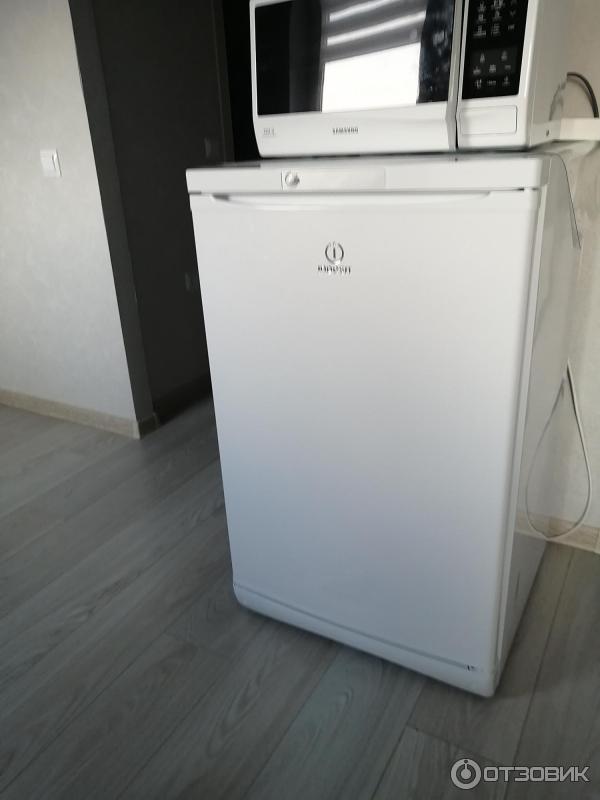 Морозильная камера Indesit SFR 100 фото