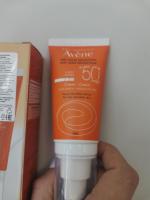 Солнцезащитный крем Avene SPF50+ фото