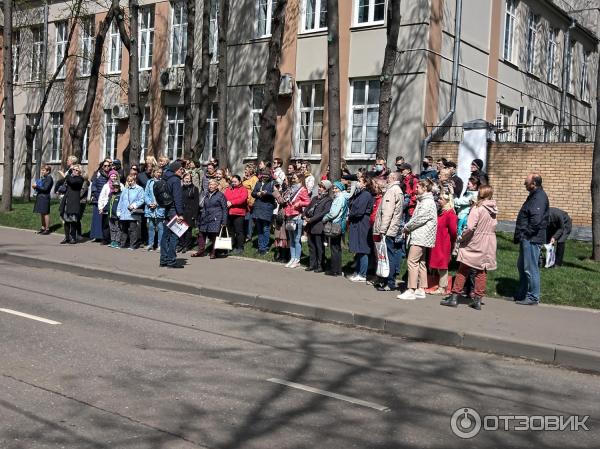 Рассказ о Донском монастыре у дороги с видом на него издалека