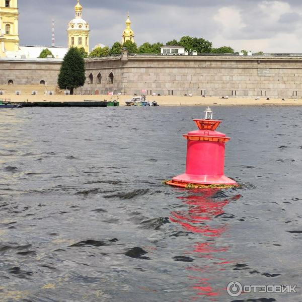 На пляже Петропавловки