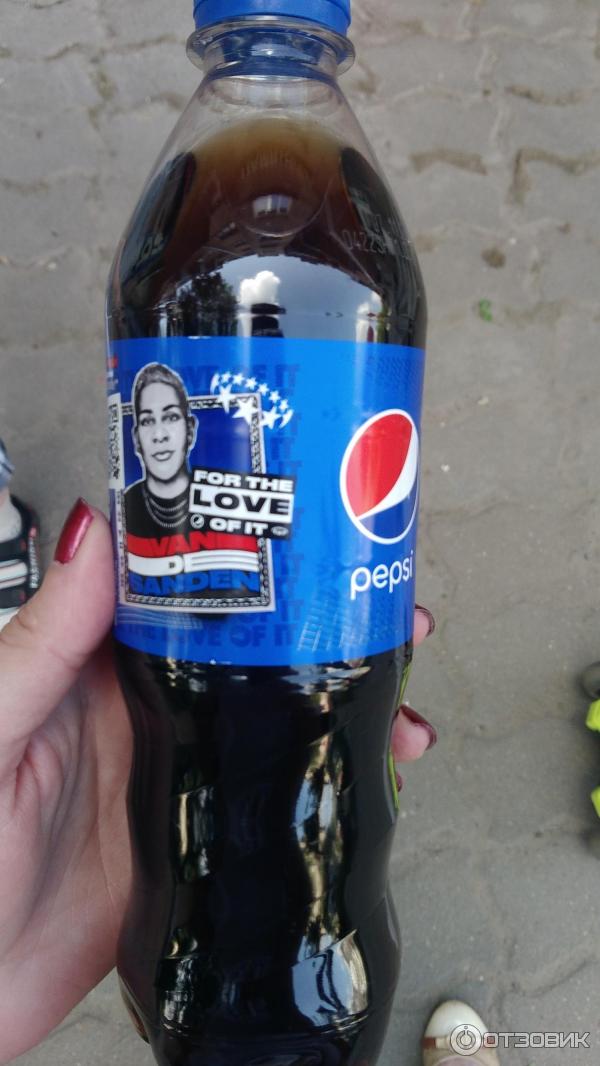 Газированный напиток Pepsi cola фото