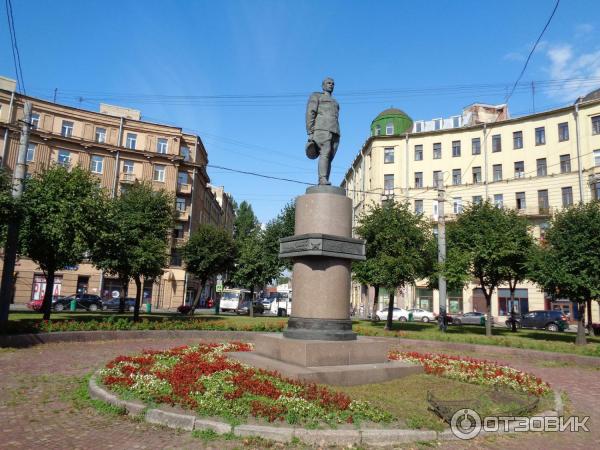 Сквер и памятник маршалу Говорову