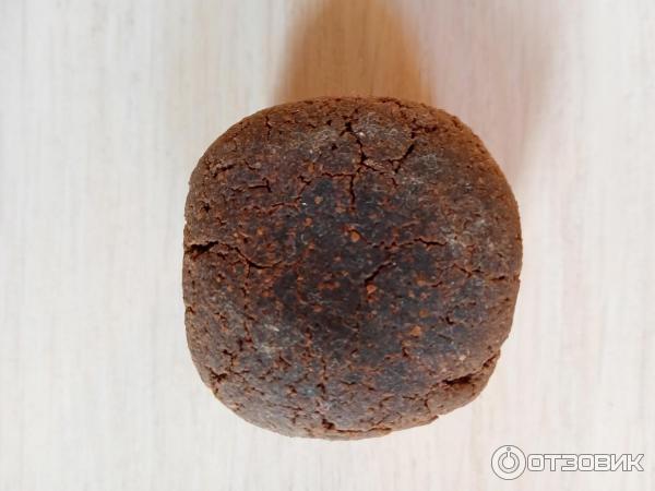 кубик из молотого кофе с обратной стороны