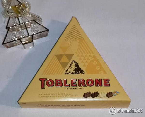 Пирамида из упаковок Toblerone