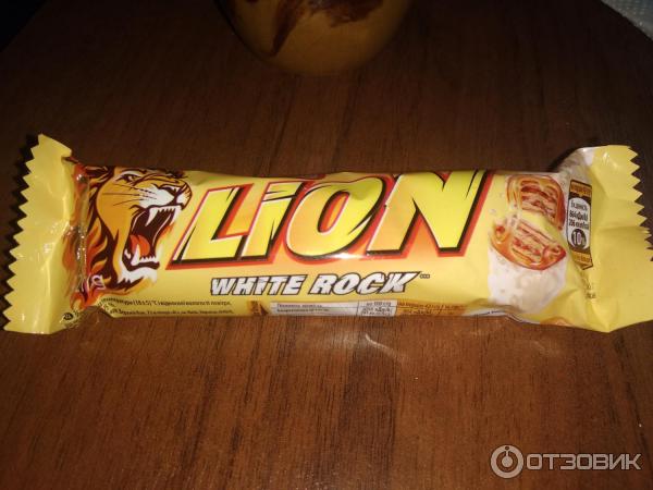 Шоколадный батончик Nestle Lion White Rock фото