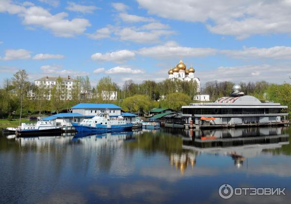 Аттракцион Дом вверх дном на острове Даманский (Россия, Ярославль) фото