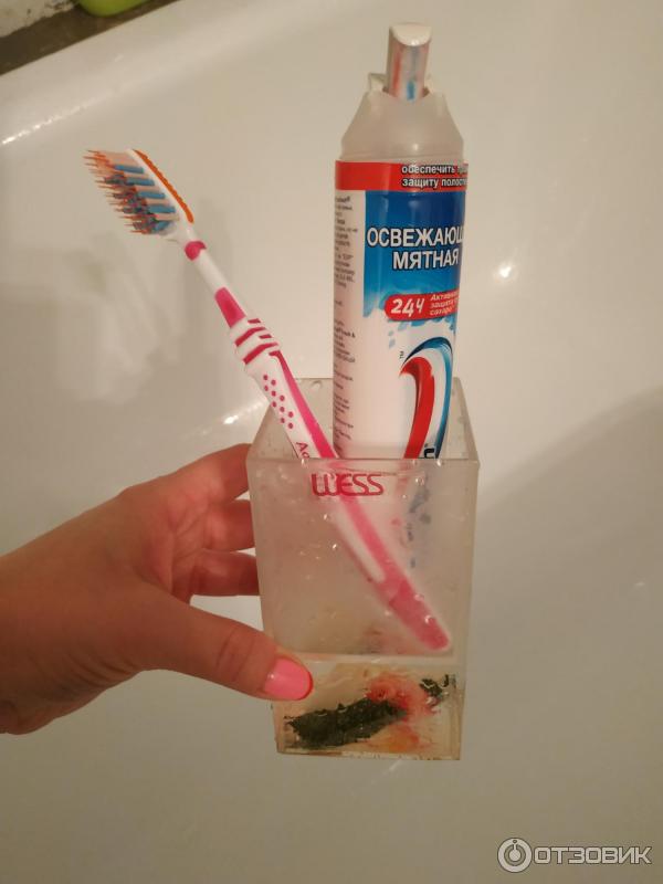 Зубная щетка Aquafresh Extreme Clean фото