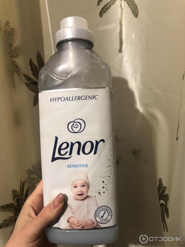 Кондиционер для белья Lenor Sensitive. Гипоаллергенный фото