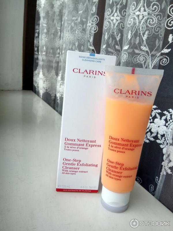 Очищающий крем с отшелушивающим эффектом Clarins Doux Nettoyant Gommant Express фото