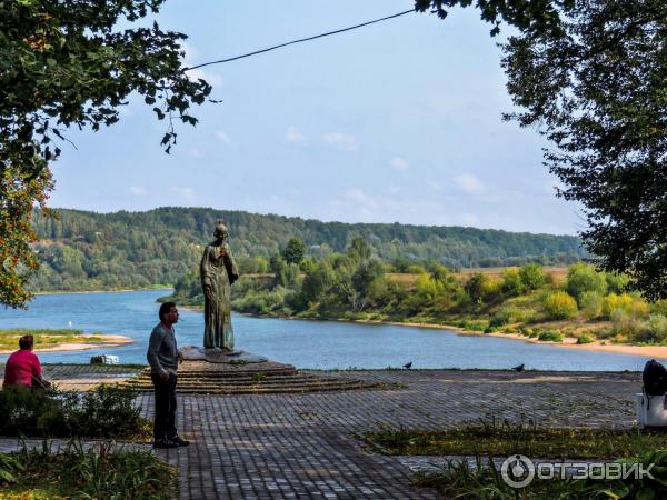 Памятник Цветаевой и вид на Оку