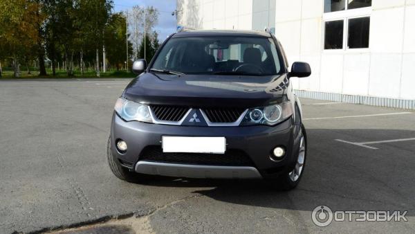 Автомобиль Mitsubishi Outlander XL кроссовер фото