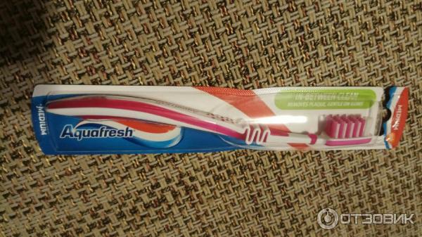 Зубная щетка Aquafresh in-between clean фото