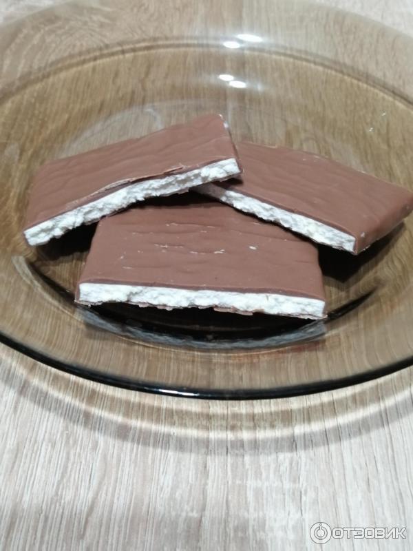 Шоколад молочный с кокосовой нугой Milk chocolate coconut nougat. Изготовитель СОАО Коммунарка. Беларусь