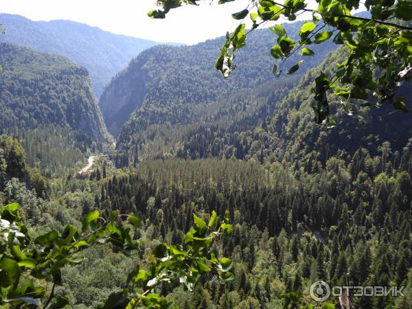 Высоко в горах. Абхазия. Дорога на озеро Рица.