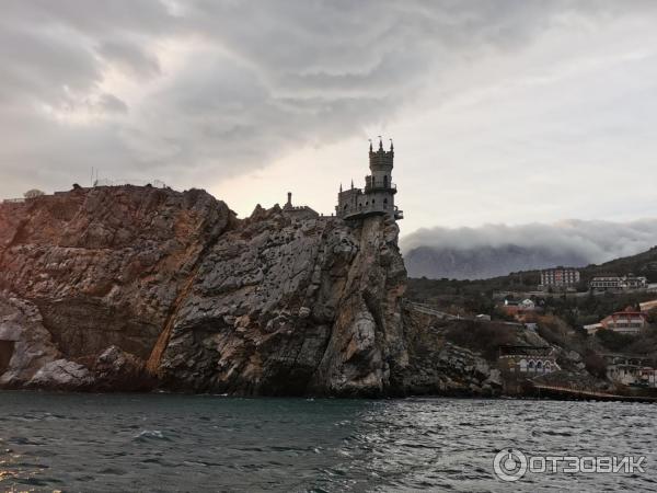 Пещера под Ласточкиным гнездом Крым. Морские прогулки в Ялте фото. Прогулка в Ялте 1920.