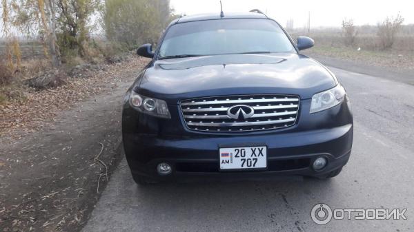 Автомобиль Infiniti FX35 кроссовер фото