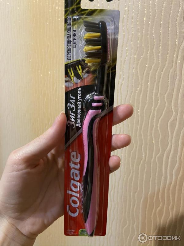 Зубная щетка Colgate ЗигЗаг Древесный уголь фото