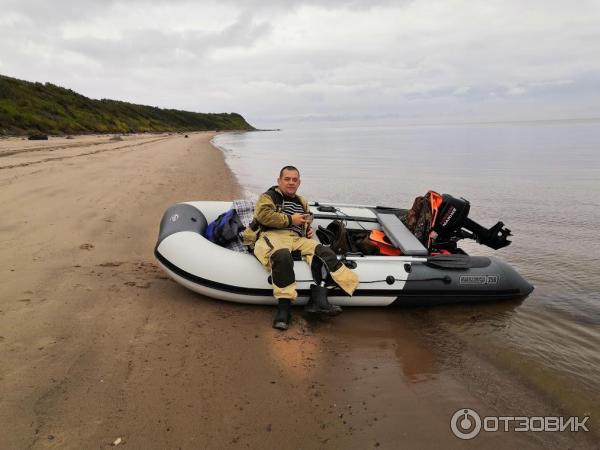 Лодка при полном снаряжении на рыбалку