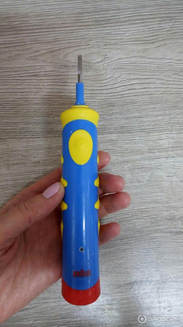 Электрическая детская зубная щетка Oral-B Kids Mickey Mouse фото