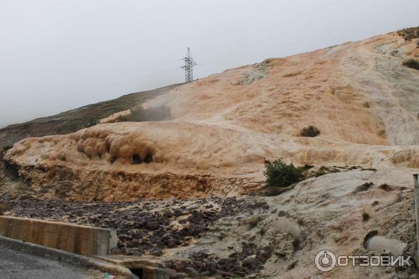 говорят, какие-то воды выходят на поверхность, крайне солёные