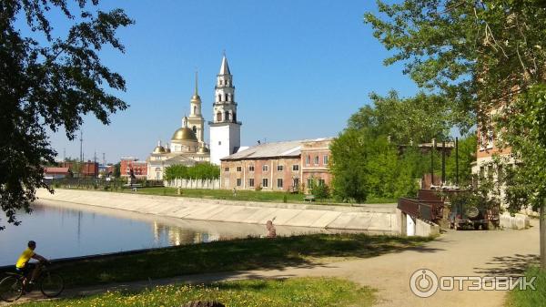 Наклонная башня Демидовых (Россия, Невьянск) фото