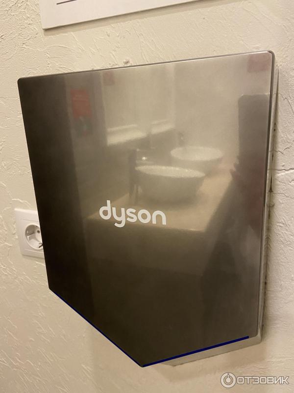 Сушилка для рук Dyson Airblade фото