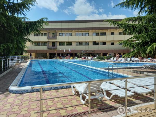 Отель GOLDEN RESORT 3* (Крым, Алушта) фото