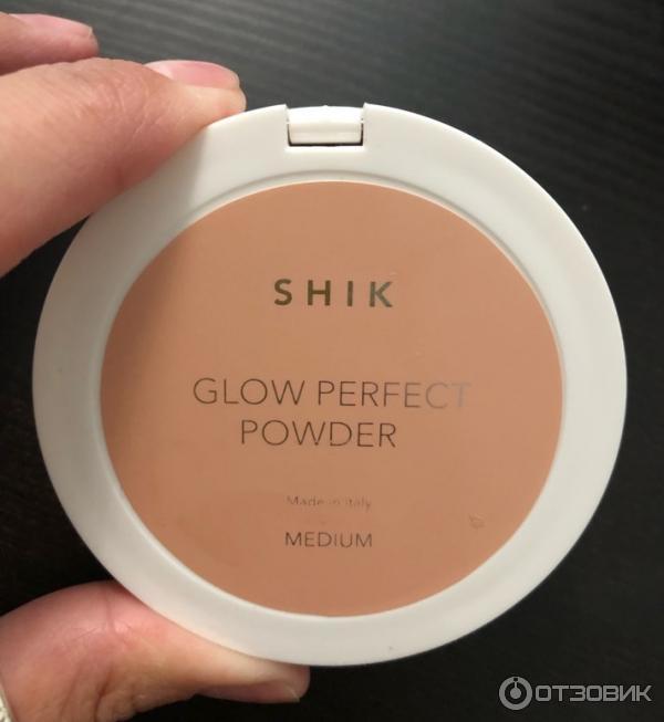 Shik glow body. Светоотражающая пудра для лица. Пудра Шик. Пудра Сияющий финиш. Оттенок в пудре Soft Beige.