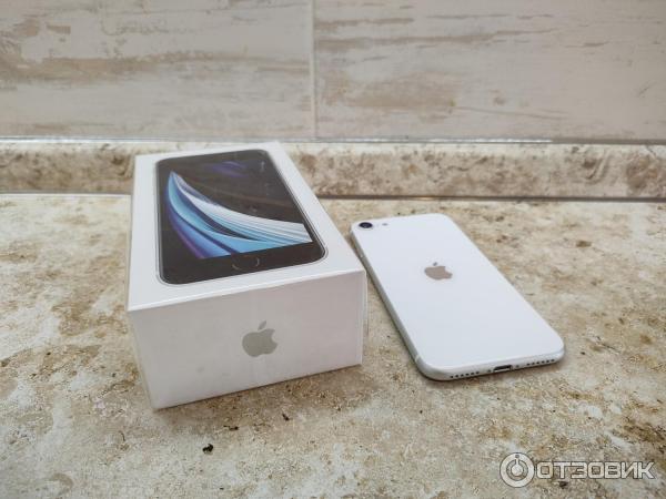 Смартфон Apple iPhone SE 2020 фото