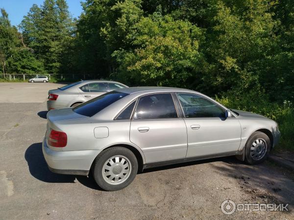 Автомобиль Audi A4 1.8 MT 1997 г фото