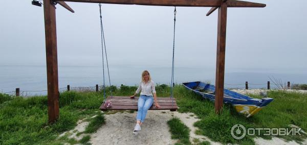 качели на краю