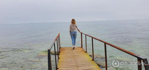 пирс рядом с лестницей