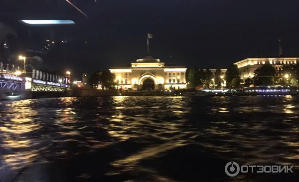 Музыкальный теплоход Ночной Петербург фото