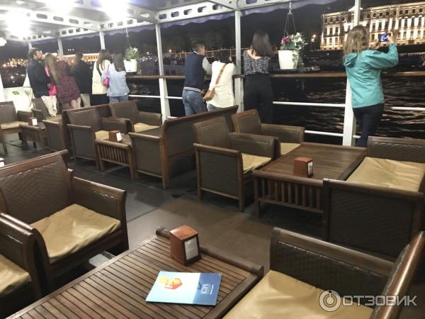 Музыкальный теплоход Ночной Петербург фото
