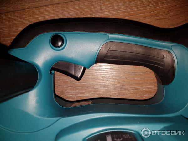 Отзыв о Цепная аккумуляторная пила Makita DUC 302 RF2 | Удобная и ...