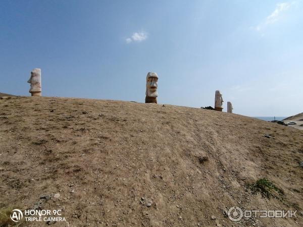 Судак Алчак-Кая и идолы с острова Пасхи в Крыму фото