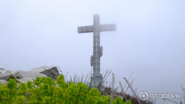 крест в облаке