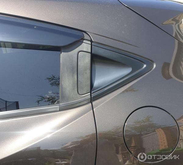 Автомобиль Honda Vezel кроссовер фото