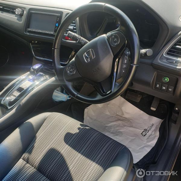 Автомобиль Honda Vezel кроссовер фото