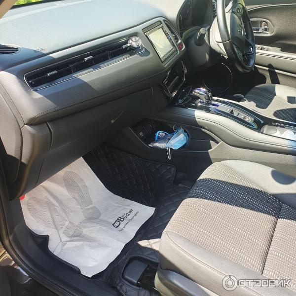 Автомобиль Honda Vezel кроссовер фото