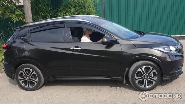 Автомобиль Honda Vezel кроссовер фото