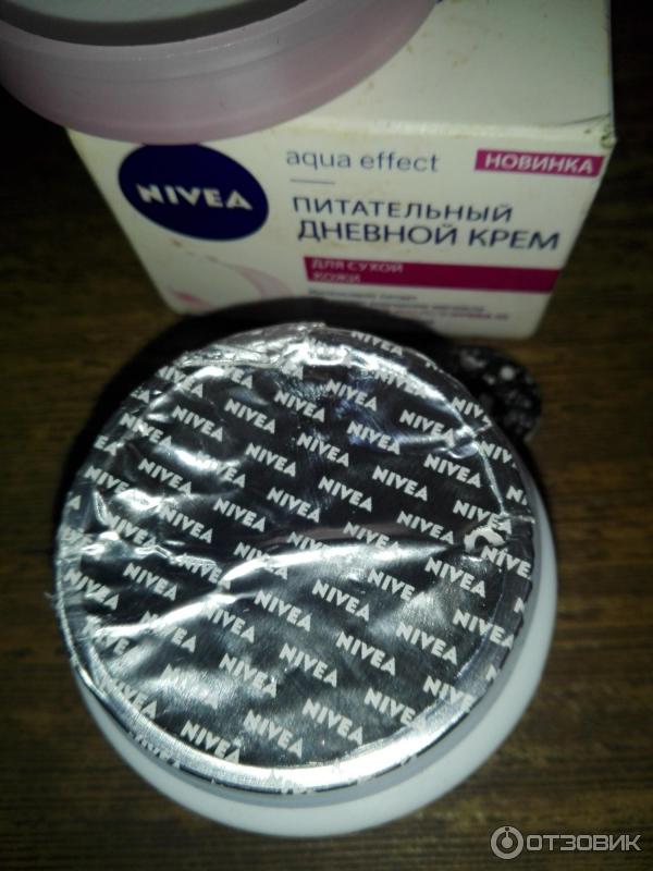 Дневной крем для лица Nivea Aqua Effect Питательный для сухой кожи фото