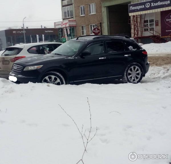 Автомобиль Infiniti FX35 кроссовер фото