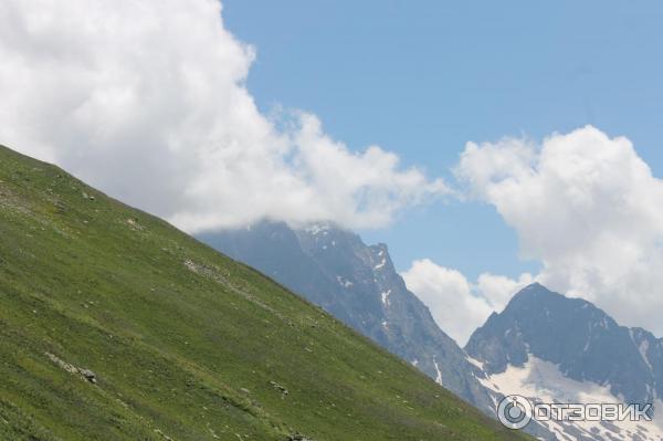 Канатная дорога в пос. Домбай (Россия, Карачаево-Черкессия) фото