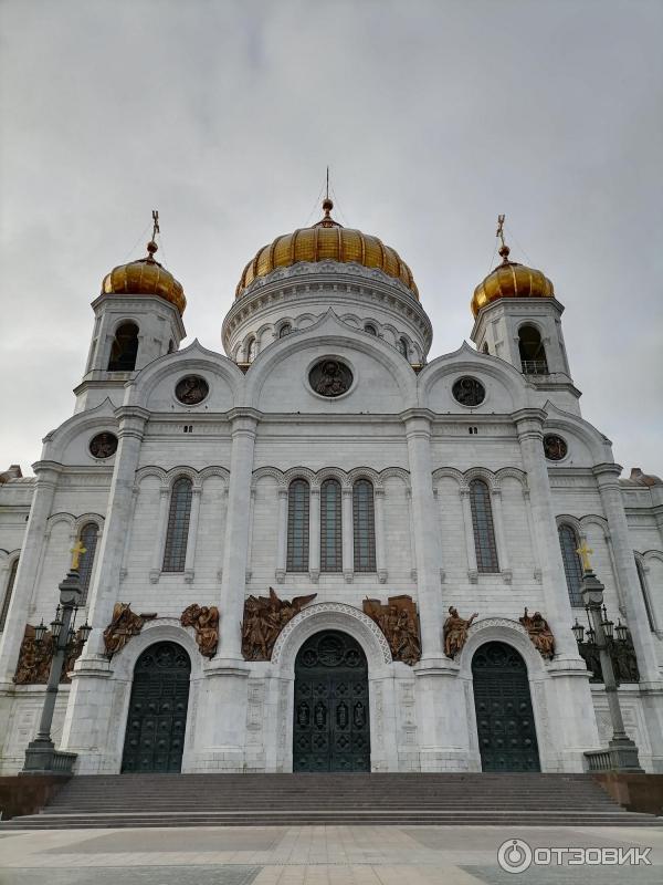 Обзорная площадка храма Христа Спасителя в Москве