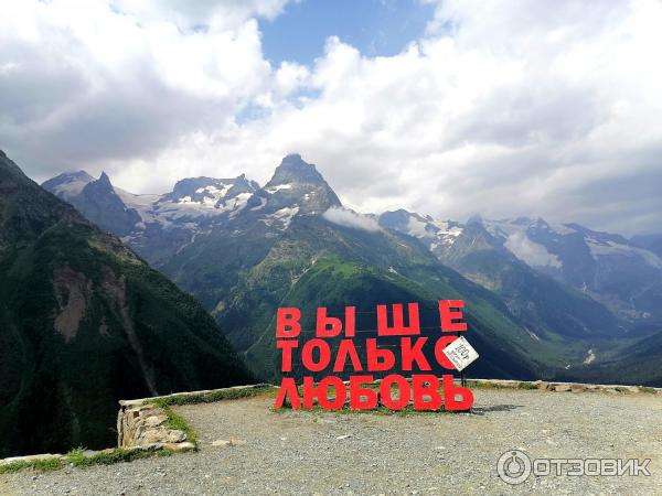 Канатная дорога в пос. Домбай (Россия, Карачаево-Черкессия) фото